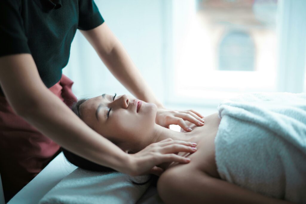 praticienne bien-être holistique massage